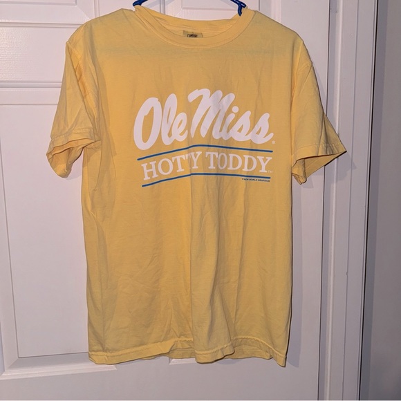Comfort Colors M Ole Miss Rebels University of MS Yellow Short Sleeve T Shirt - Picture 1 of 3